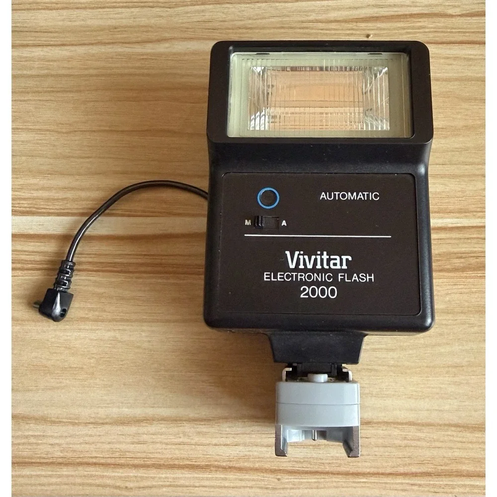 Vivitar Electronic‎ Flash 2000 Universal Shoe Mount Camera Flash - Untested